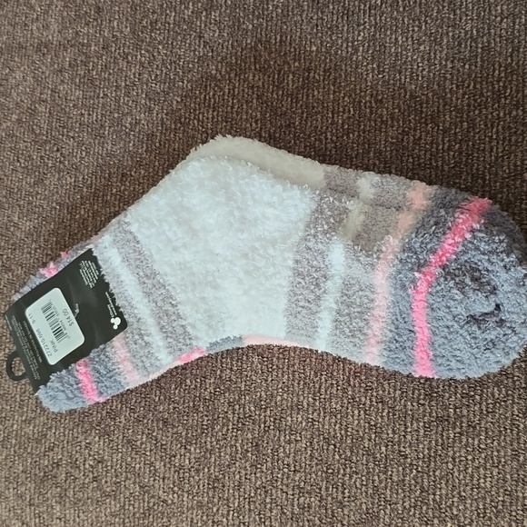 DISNEY WOMENS PINK & WHITE MINNIEMOUSE 2 PAIRS OF SOFT SOCKS FITS SHOE SIZE 4-10 - Picture 2 of 10